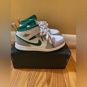 Jordan 1 Mid SE